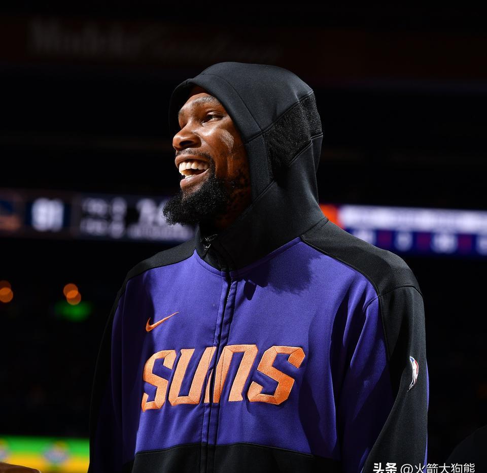 里程碑夜！菲尼克斯太阳回应争议；CBA季后赛加时末段刷纪录；引发热议；更衣室氛围转暖的简单介绍