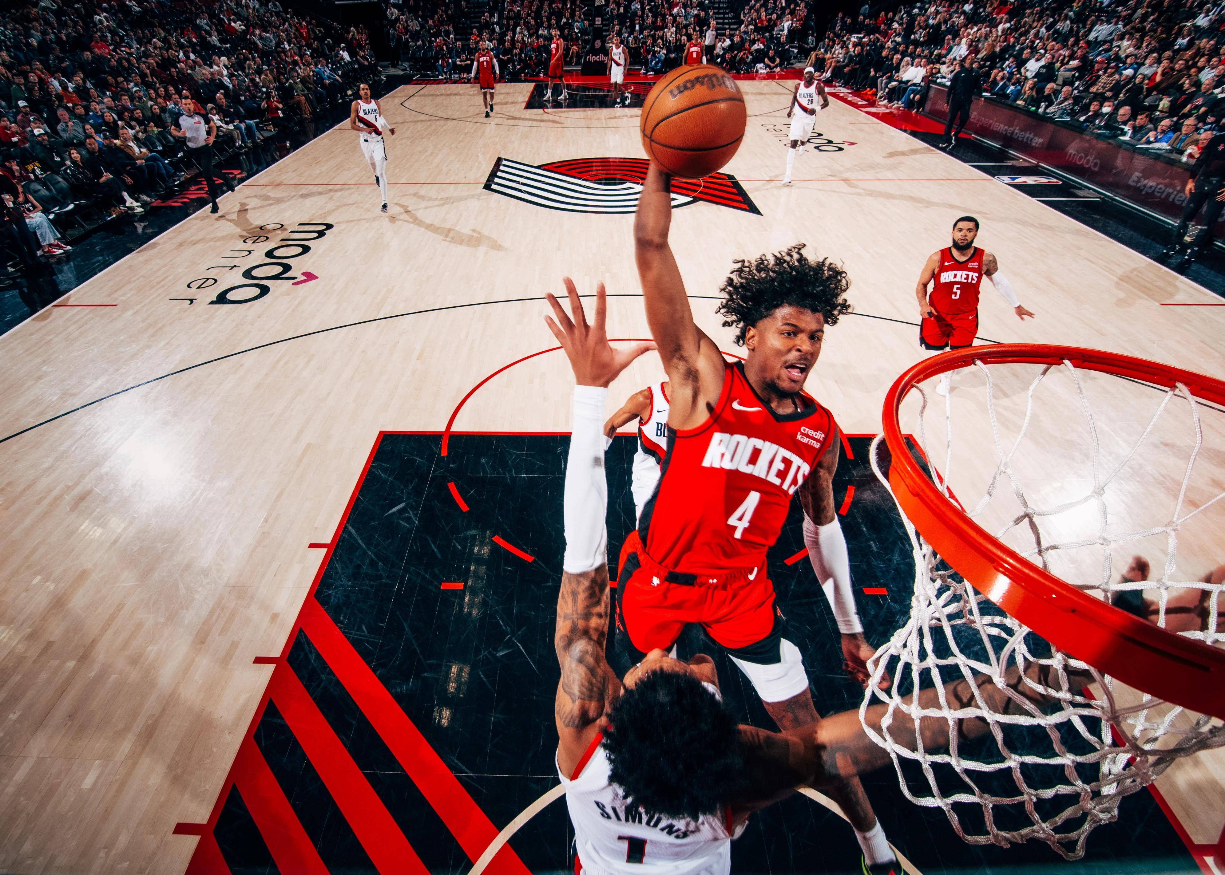 里程碑夜！菲尼克斯太阳回应争议；CBA季后赛加时末段刷纪录；引发热议；更衣室氛围转暖的简单介绍